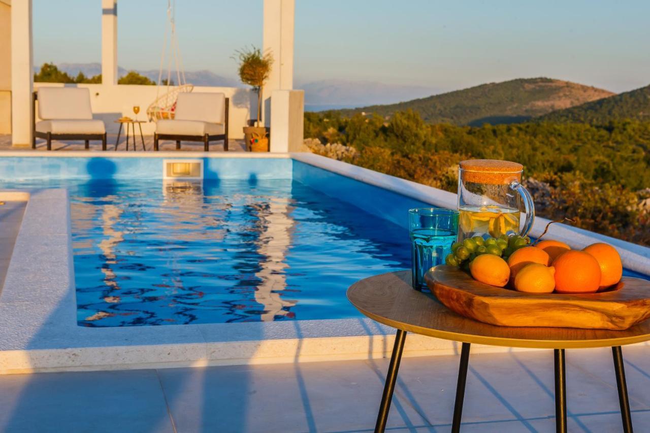 Villa Zlatno Sunce In The Hills Near Trogir Vrsine Eksteriør bilde